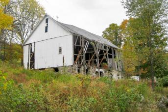 Barn before restoration by Stable Hollow Construction